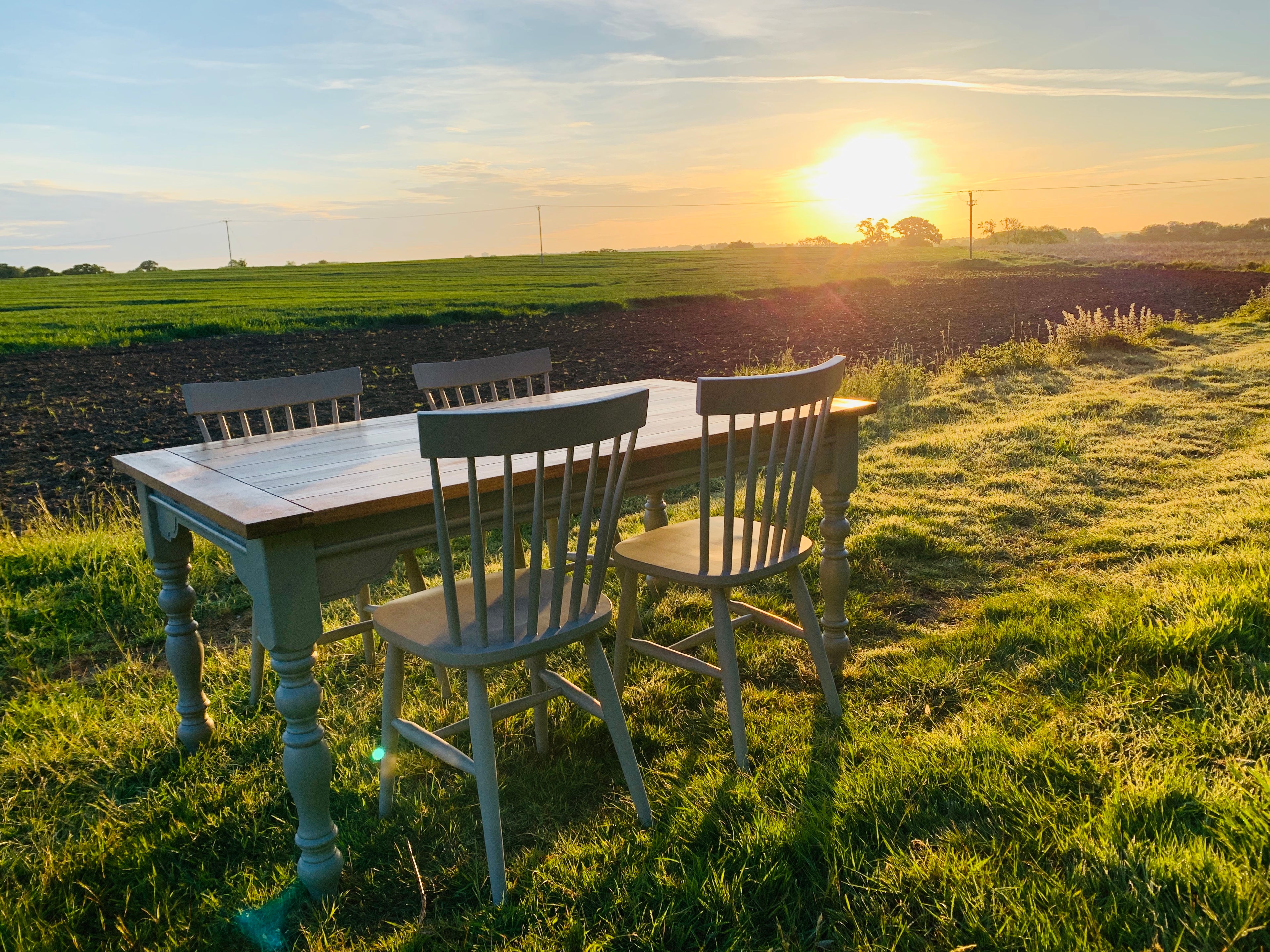 Farmhouse 4 chairs and table