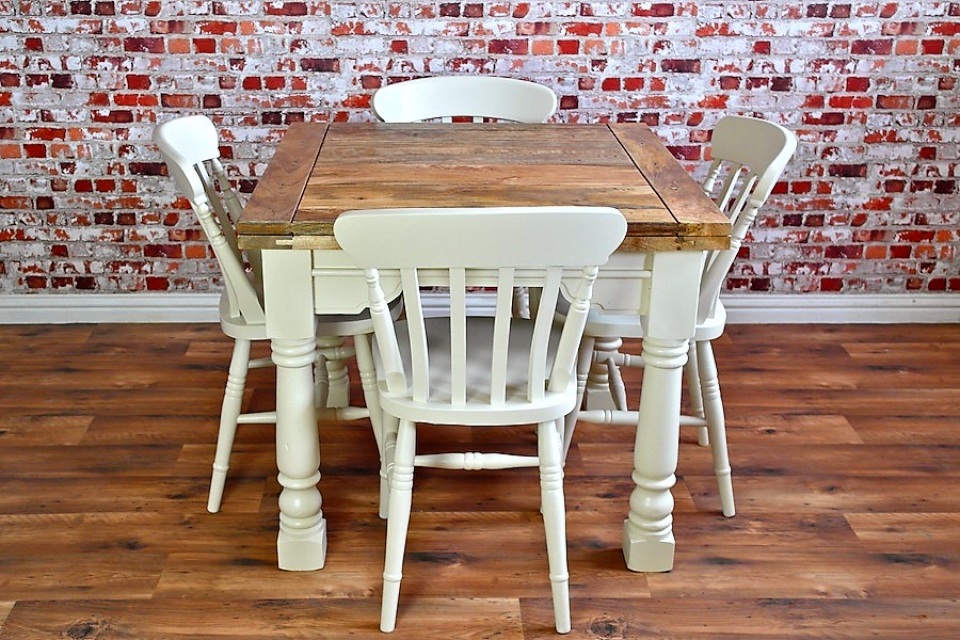 small-farmhouse-table-with-2-chairs